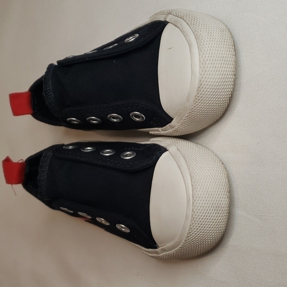 5/$30 JOE FRESH Flame Laceless Canvas Sneakers Elastic Slip On - Picture 3 of 6